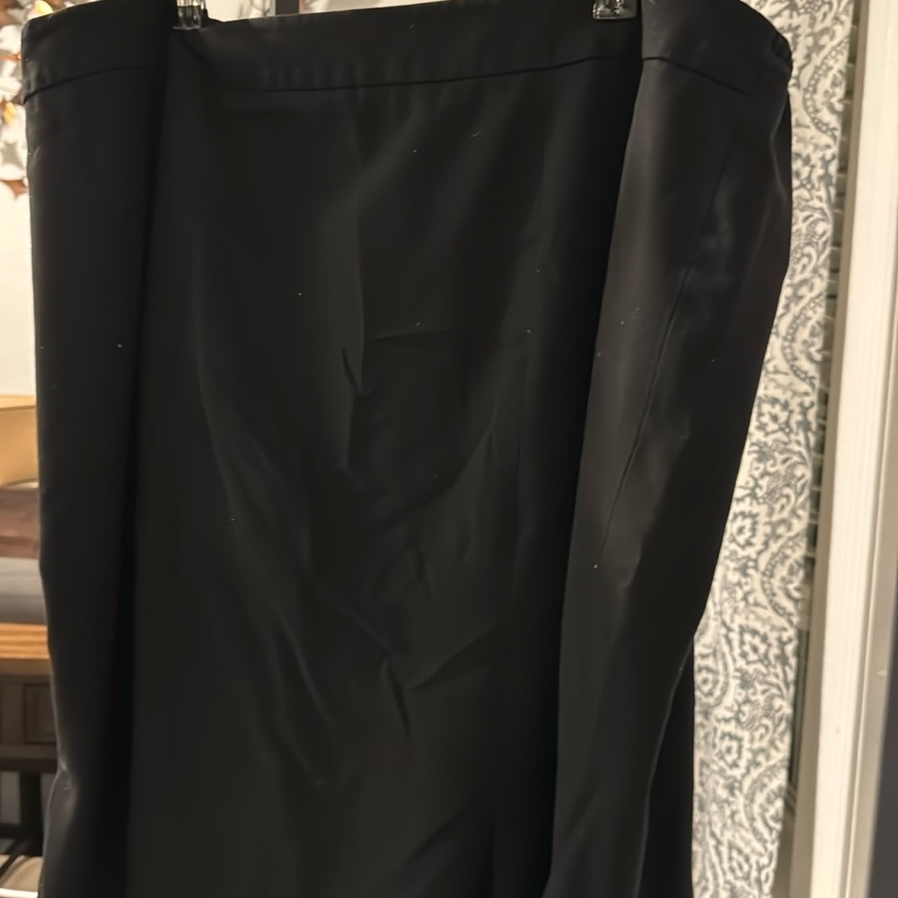 Talbots Petite Women’s skirt with large pleats at the bottom